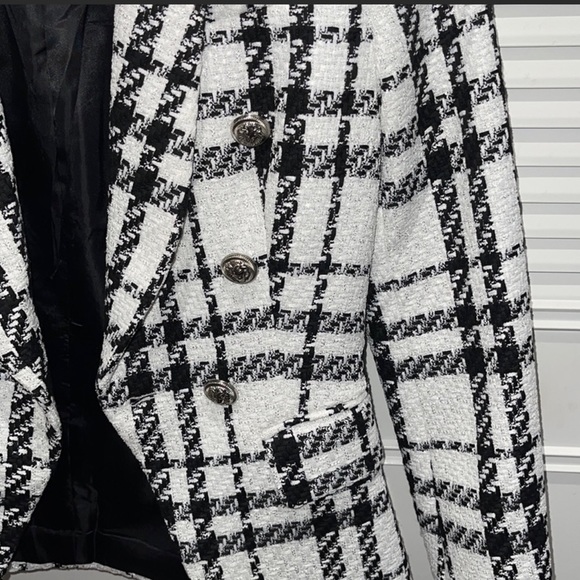 CATWALK CONNECTION Krystal Houndstooth Blazer is a must have in your wardrobe. - Picture 9 of 12